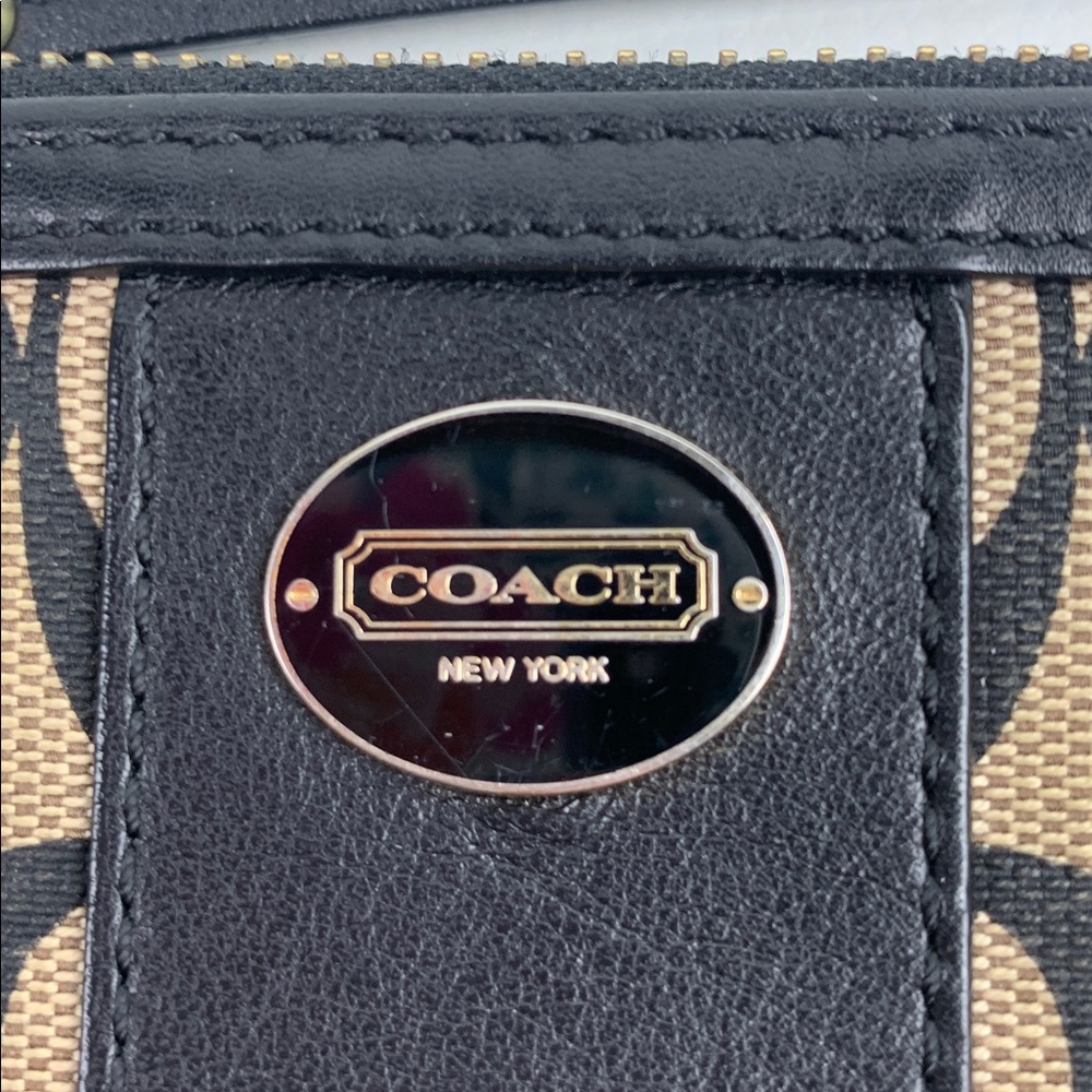 Coach Signature Jacquard Black and Tan Wristlet wallet Gold zipper Pockets EUC - Picture 4 of 15